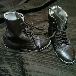 Kids boots